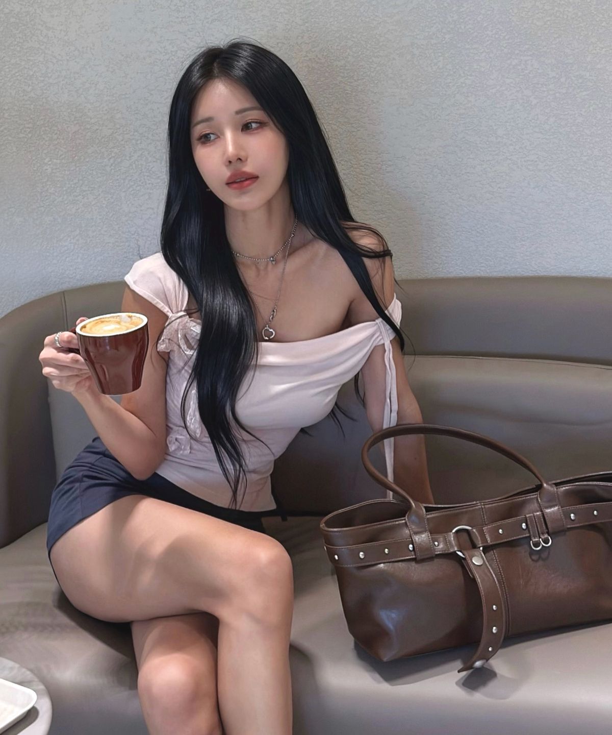 레이몬트(RAIMENT) Stud Strap Boat Bag_Brown
