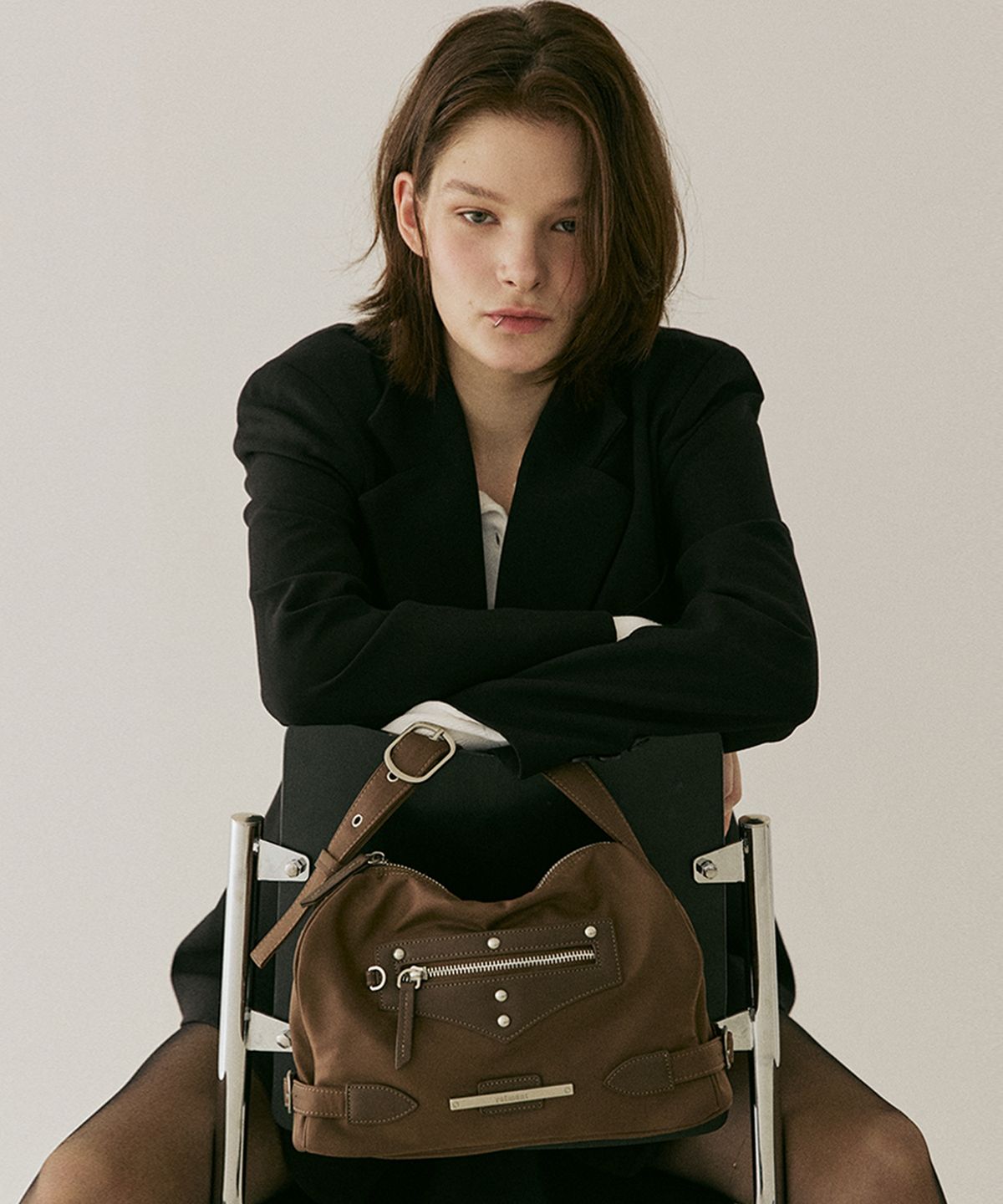 레이몬트(RAIMENT) Side Belt Stud Brick Bag_Brown