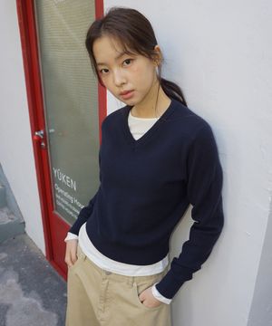 (woman) 에센셜 무드 크롭 브이넥 니트_Navy
