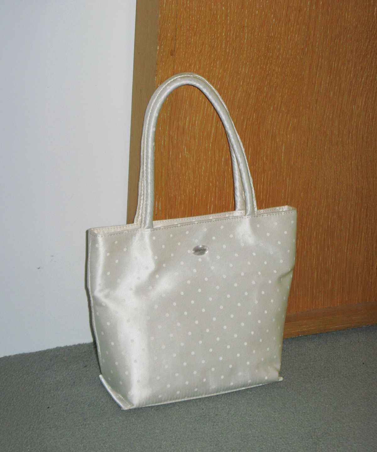 로라로라(ROLAROLA) DOT SATIN MINI TOTE BAG IVORY