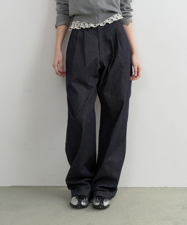 CURVED PINTUCK DENIM PANTS INDIGO