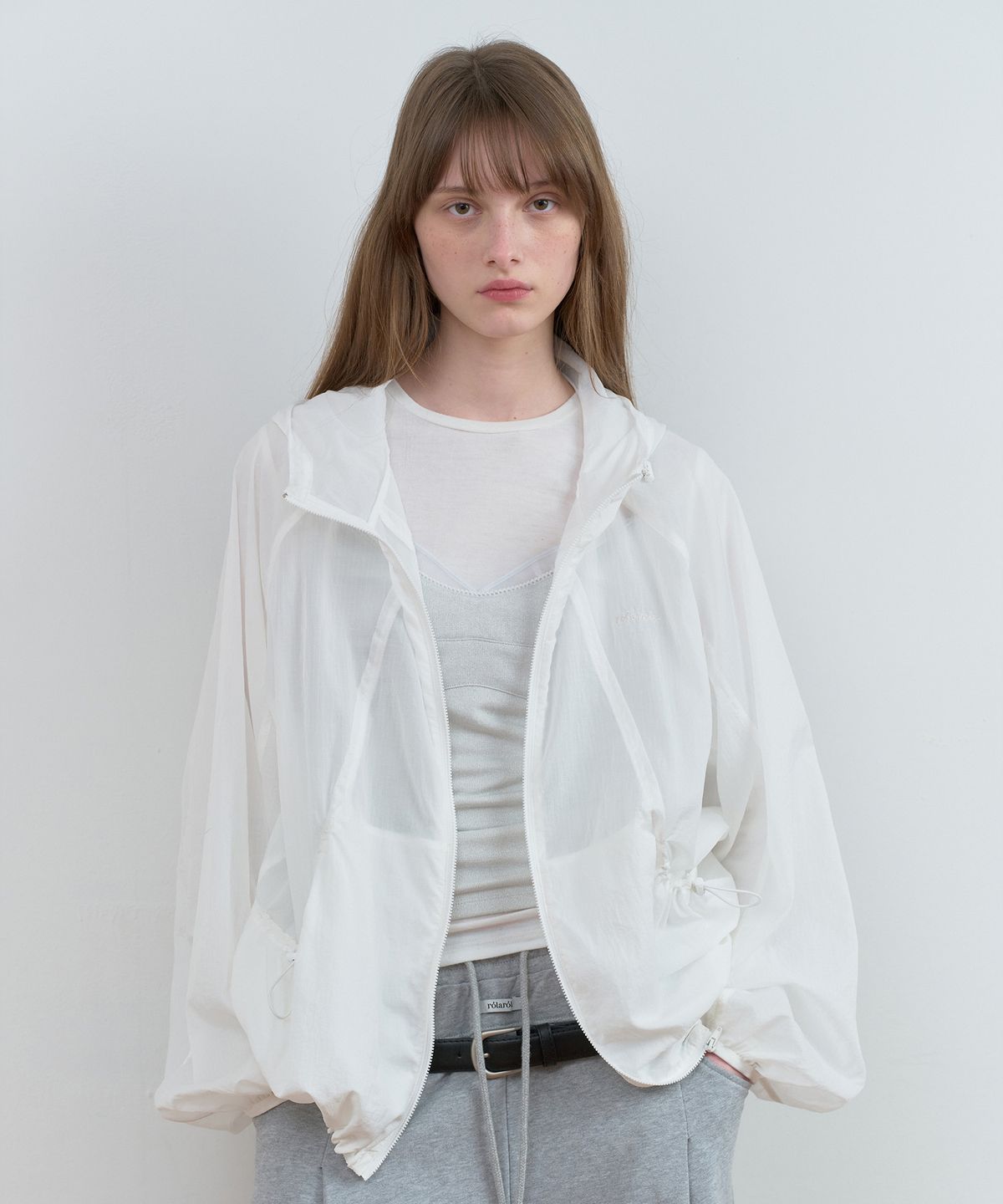 로라로라(ROLAROLA) HOODED WIND JACKET WHITE