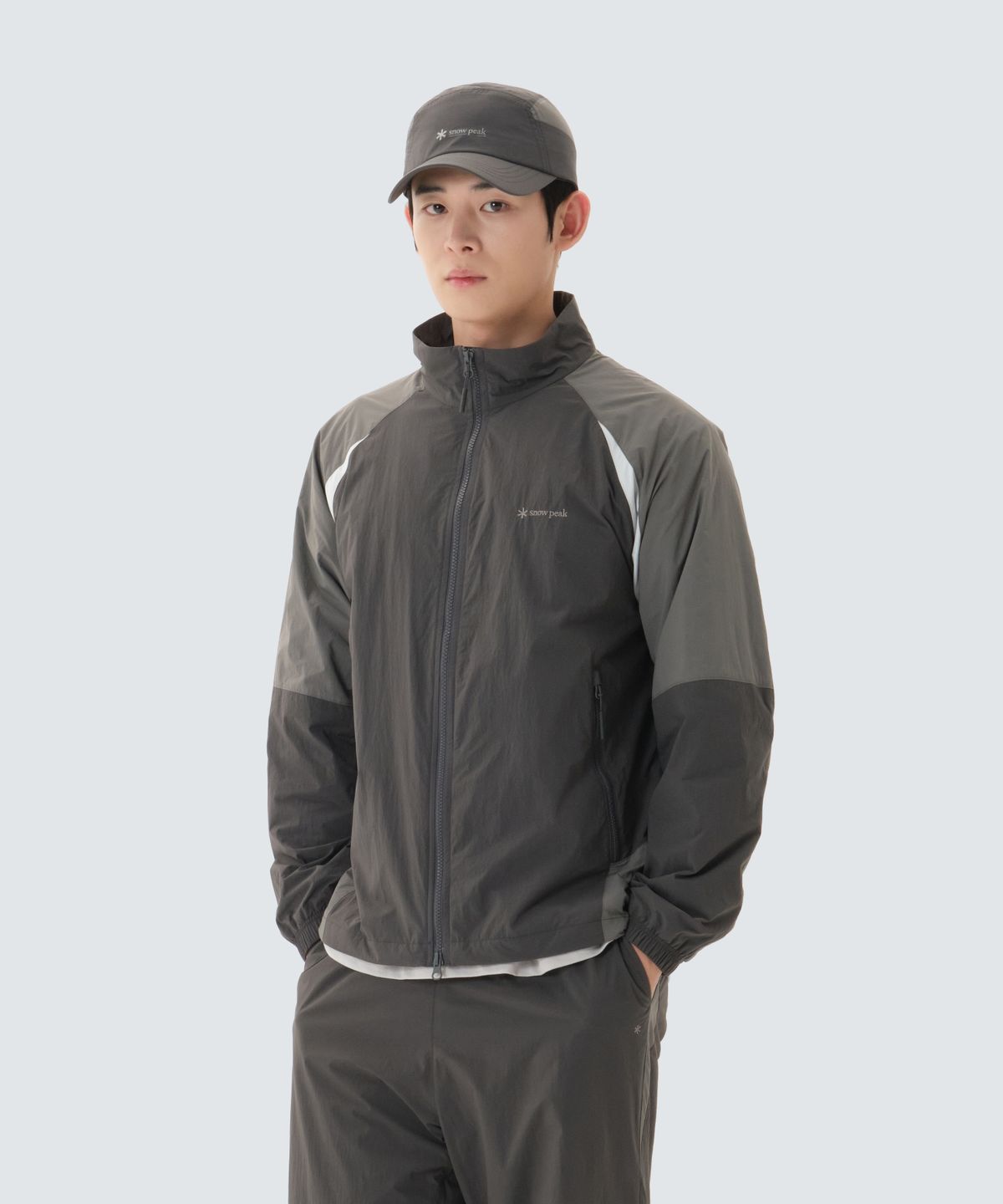 스노우피크 어패럴(SNOWPEAK APPAREL) 경량 타슬란 컬러블럭 스탠드넥 바람막이 (S26SMLWB58) Rustic Khaki