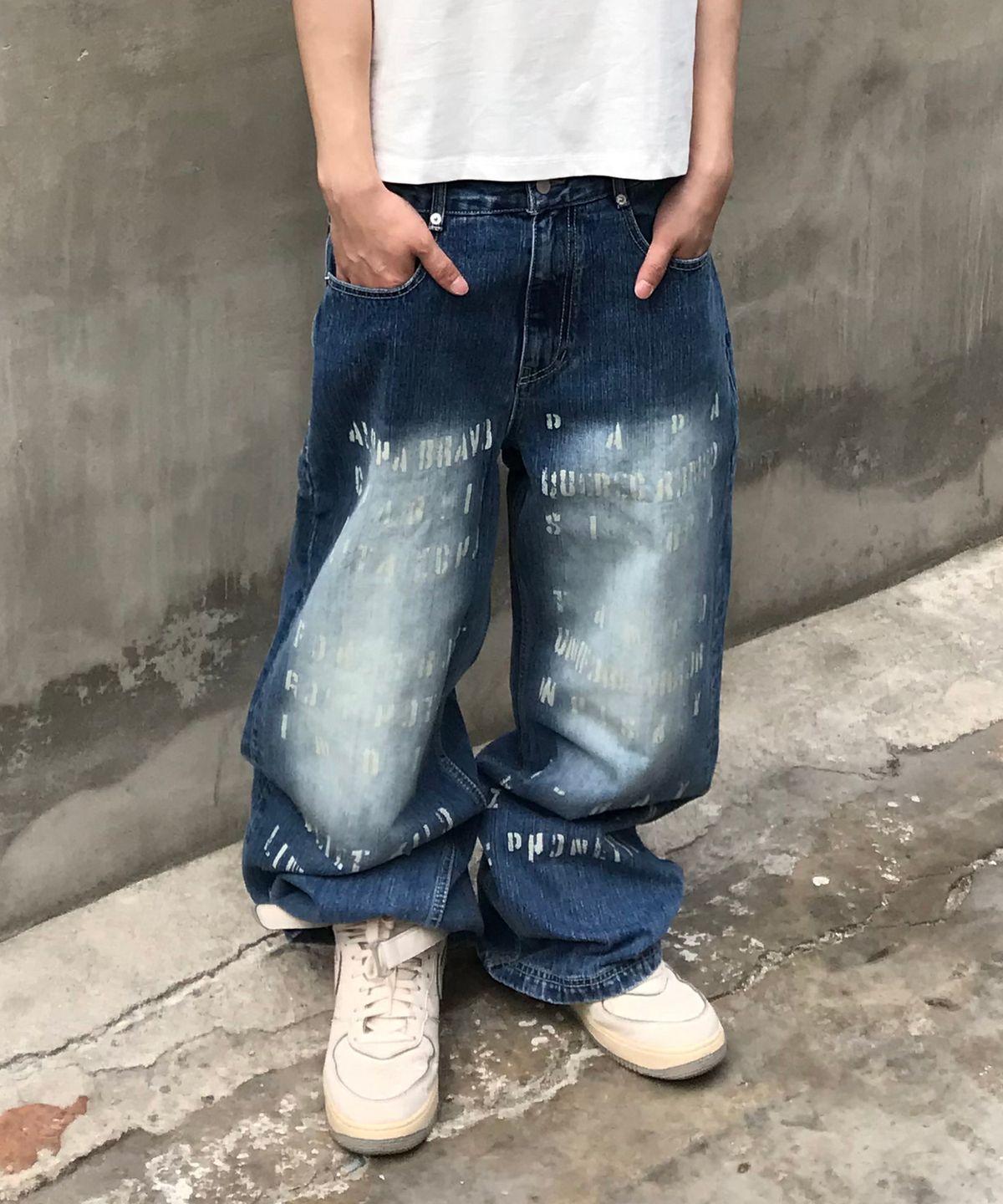 기철(KICHUL) Phonetic Code Printed Wide Denim Pants (Indigo)