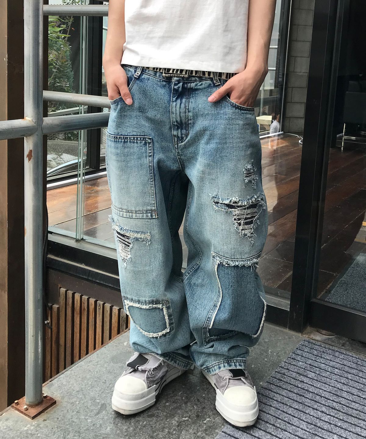기철(KICHUL) Square Patch Cut Wide Denim Pants (Mid Blue)