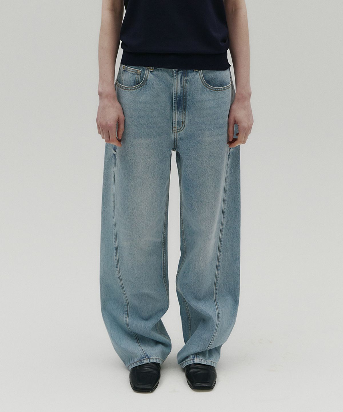 솔티페블(SALTY PEBBLE) WASHED LOOSE-FIT JEANS [LIGHT BLUE]