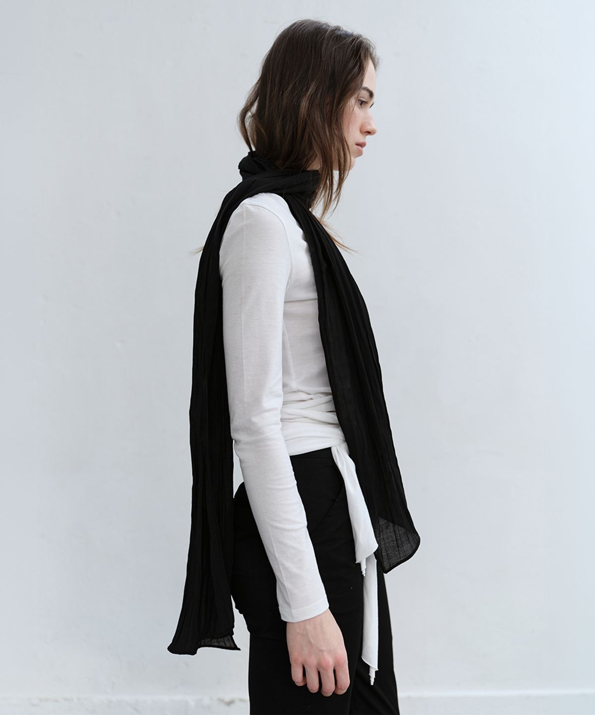 로우타이드(LOW TIDE) SHEER PLEATS SCARF [BLACK]
