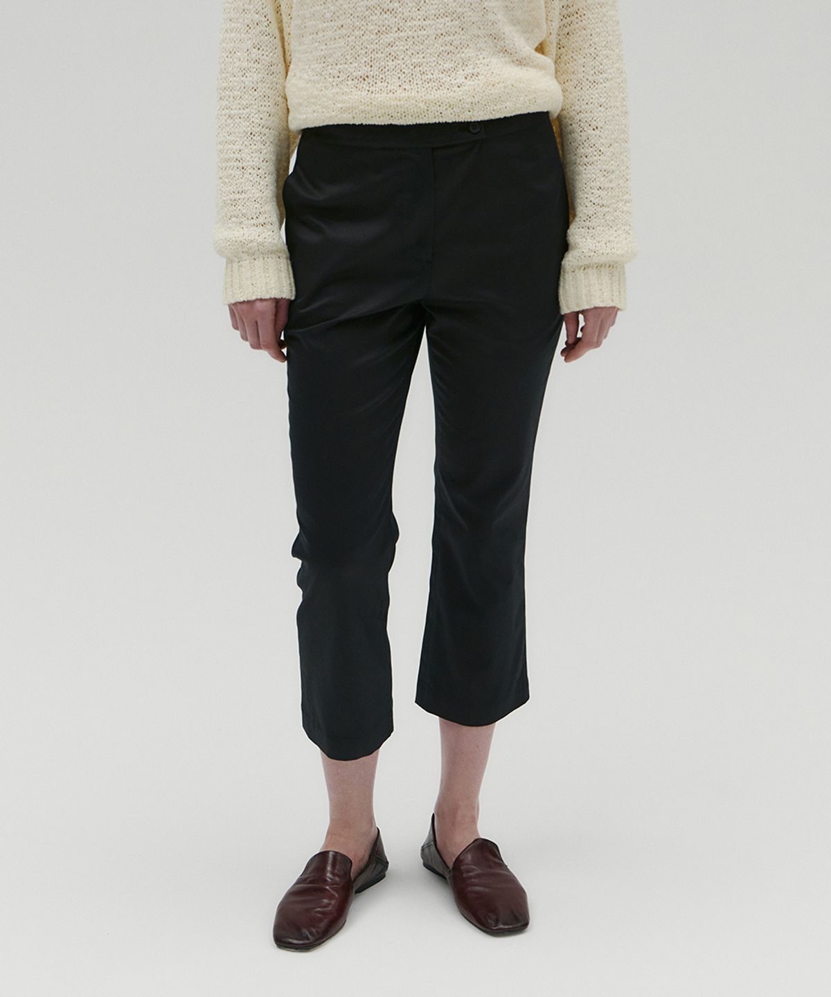 솔티페블(SALTY PEBBLE) SEMI-FLARE CAPRI PANTS [BLACK]