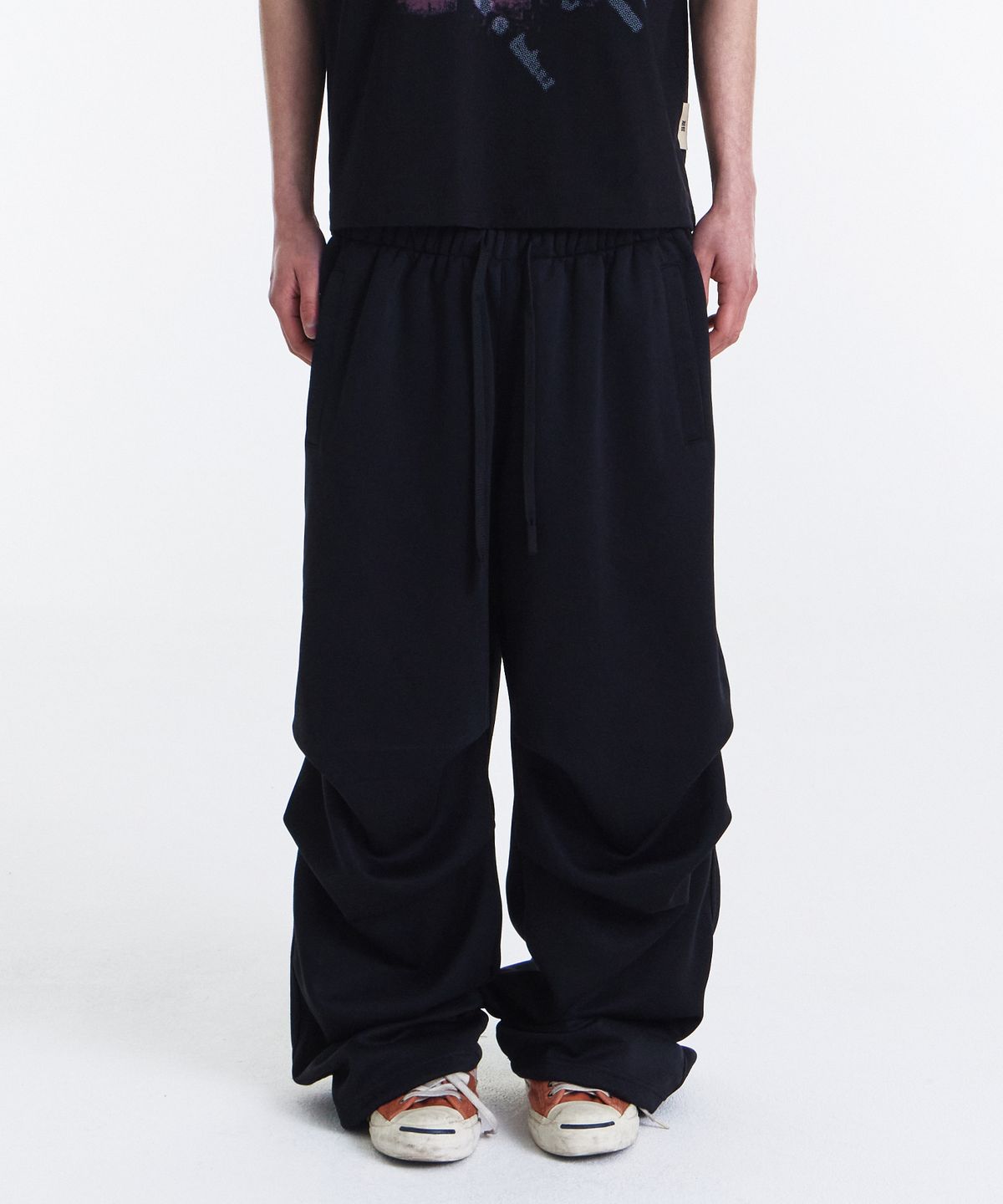 기철(KICHUL) Routine Two Tuck Sweat Pants (Black)