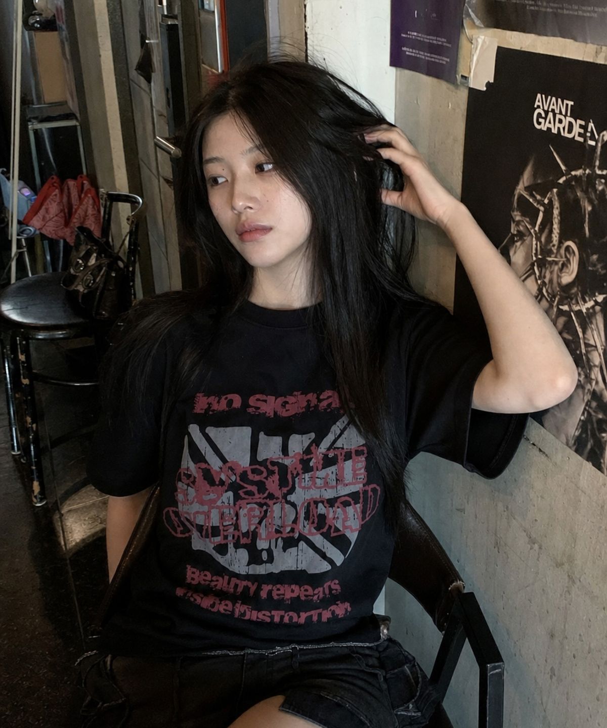 아이돈워너셀(IDWS) No Signal T-Shirt Black