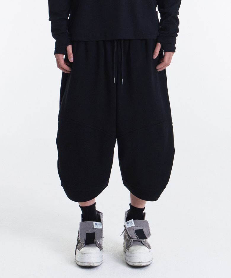 Flow Knee Bermuda Sweat Pants (Black)