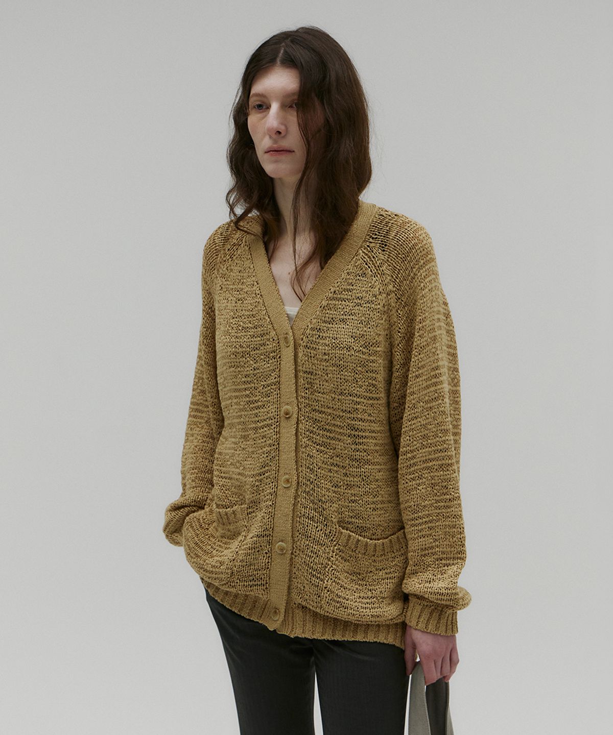 솔티페블(SALTY PEBBLE) TAPE YARN LOOSE-FIT CARDIGAN [BEIGE]