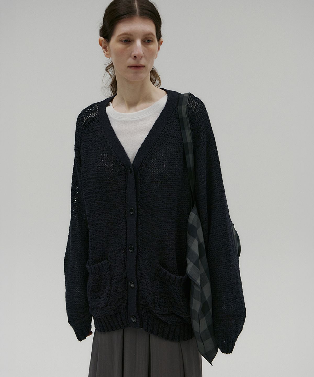 솔티페블(SALTY PEBBLE) TAPE YARN LOOSE-FIT CARDIGAN [NAVY]