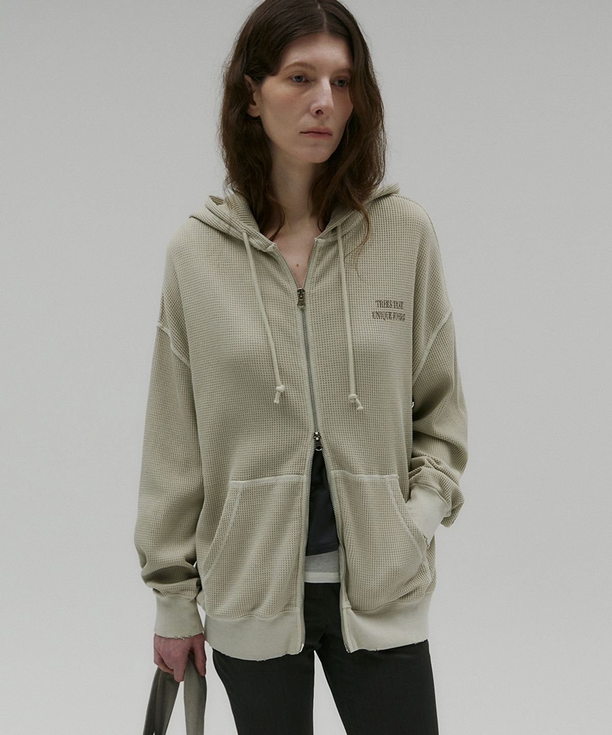 솔티페블(SALTY PEBBLE) PIGMENT DYED WAFFLE HOODIE ZIP-UP [BEIGE]