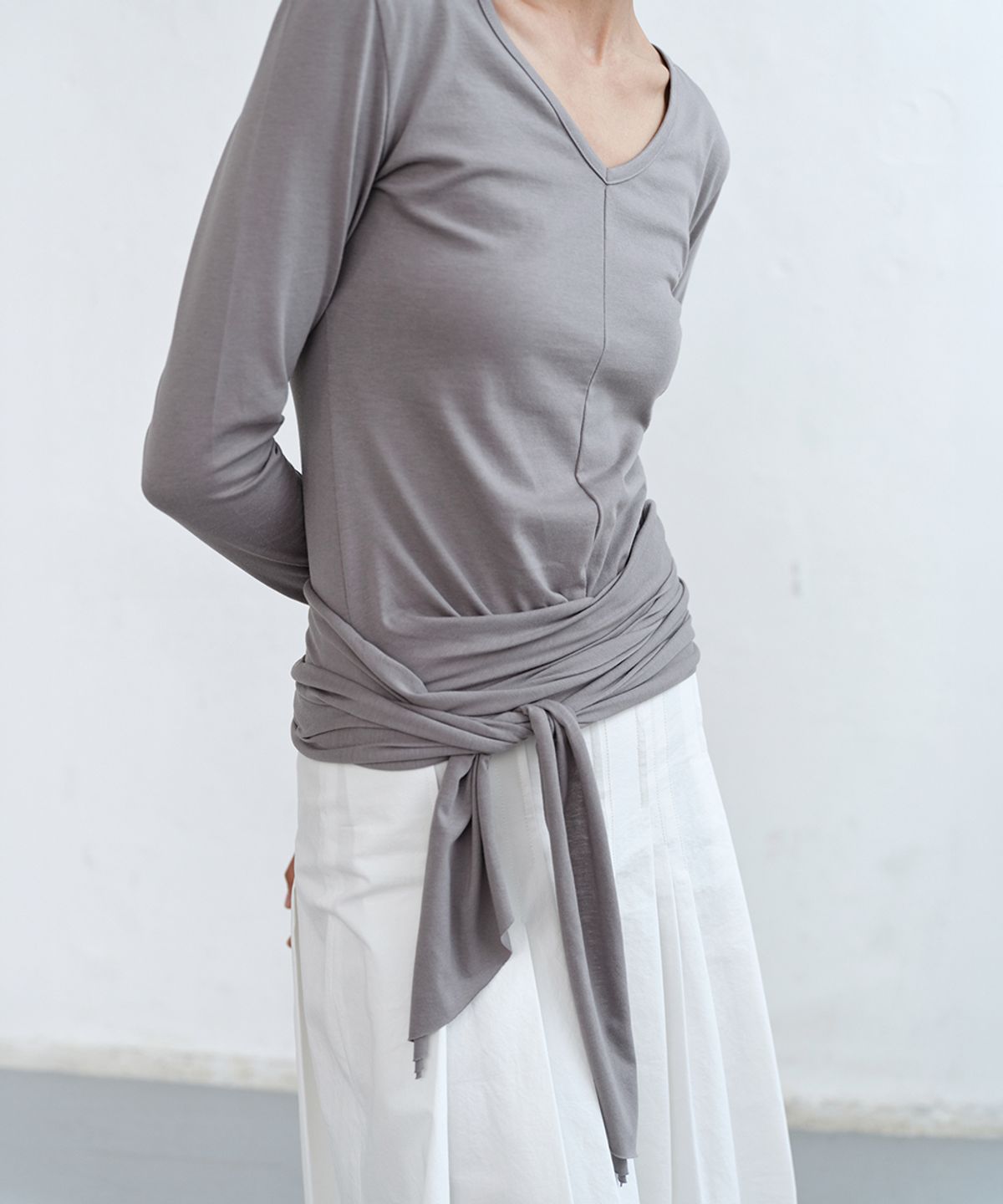 로우타이드(LOW TIDE) V-NECK TIE T-SHIRT [GREY]