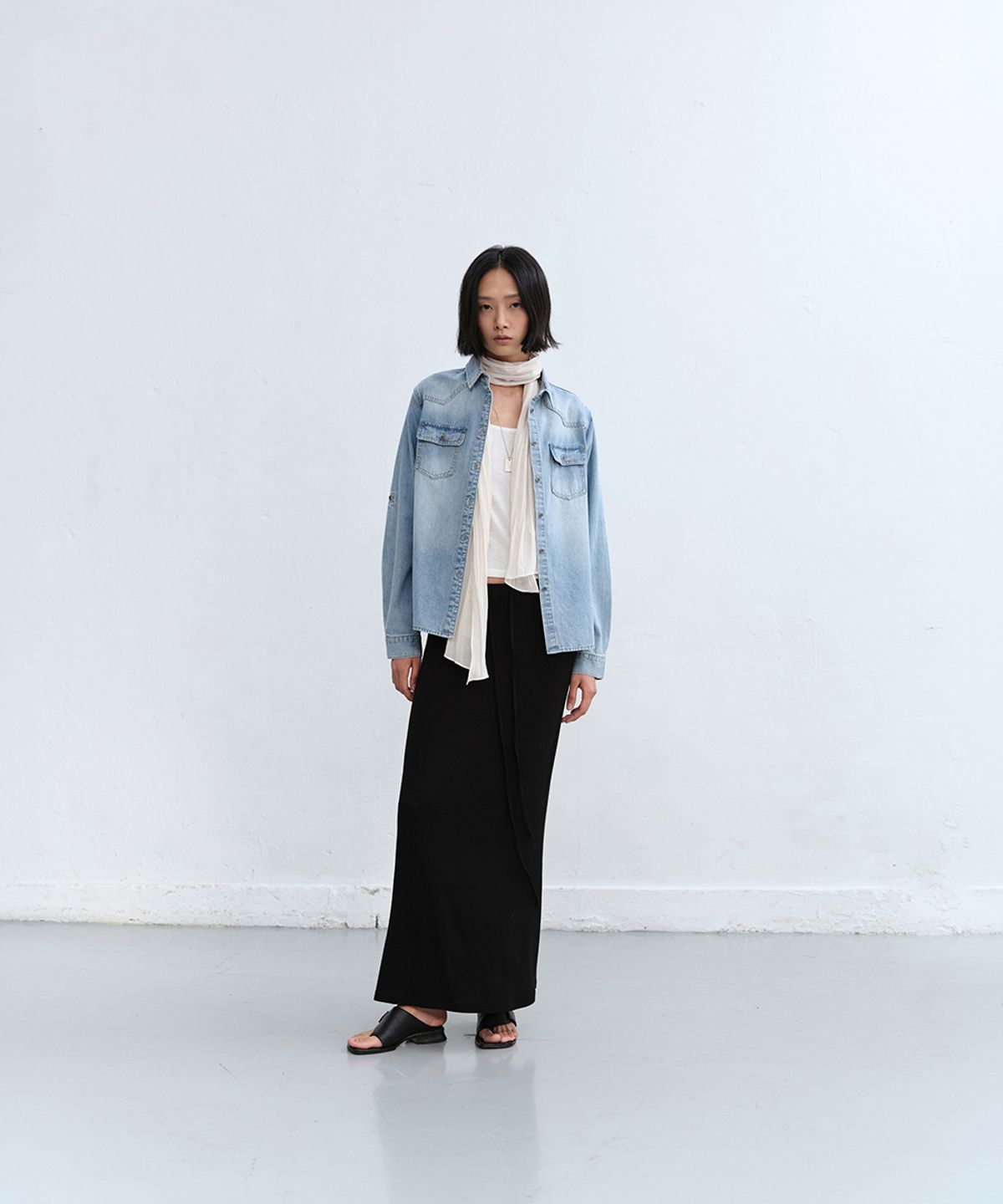 로우타이드(LOW TIDE) STITCHED BUTTON DENIM SHIRT [LIGHT BLUE]