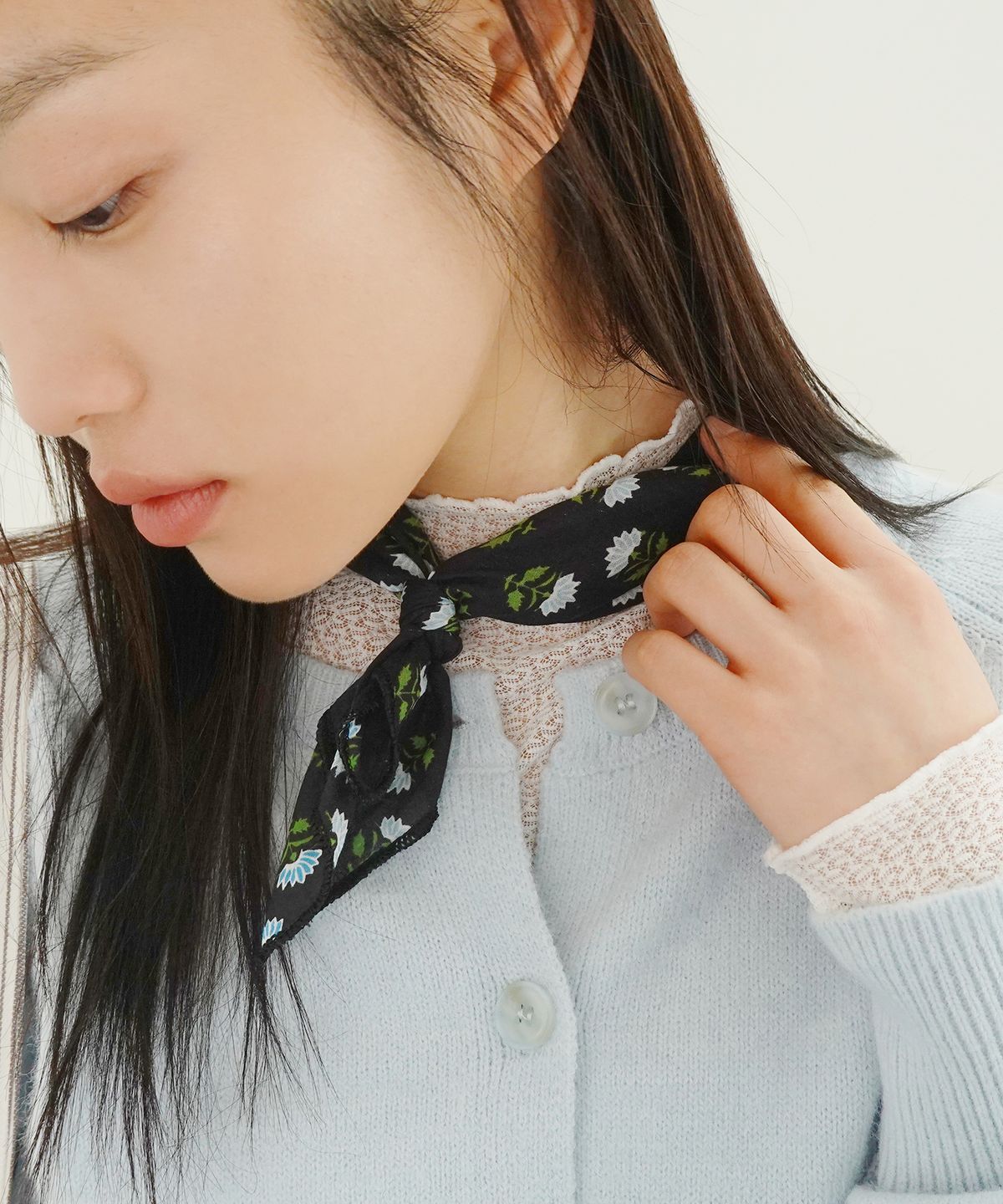 줄리아페페(JULIAPEPE) Ditsy Floral Scarf (Navy)
