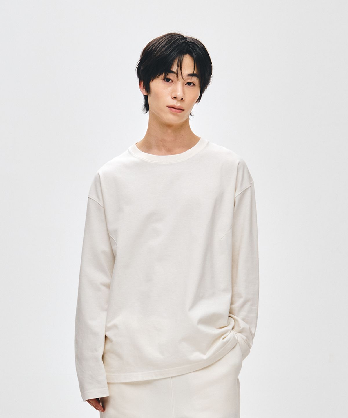 게인스보로(GAINSBORO) S420 스트럭처 다트 롱슬리브_화이트