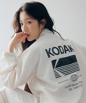 에센셜 빅로고 스탠넥 자켓 IVORY