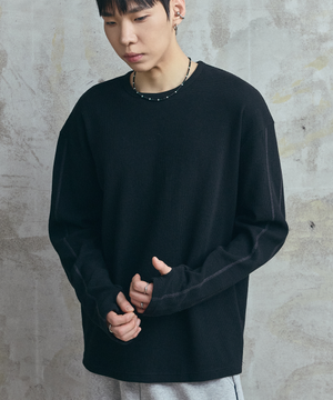 커버스티치 핑거홀 와플 긴팔 티셔츠 - 블랙