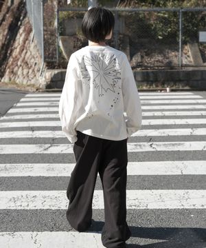 페인팅 플레시웨이브 긴팔 티셔츠 - 오프 화이트