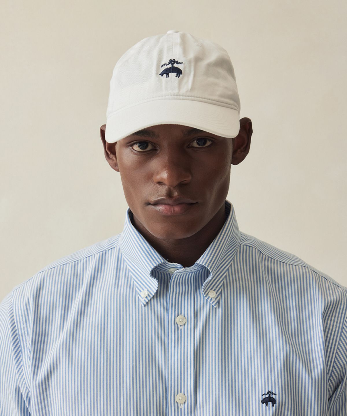 브룩스 브라더스(BROOKS BROTHERS) [남여공용] 코튼 로고 베이스볼 캡 (화이트) (BBACMM1500AEF)