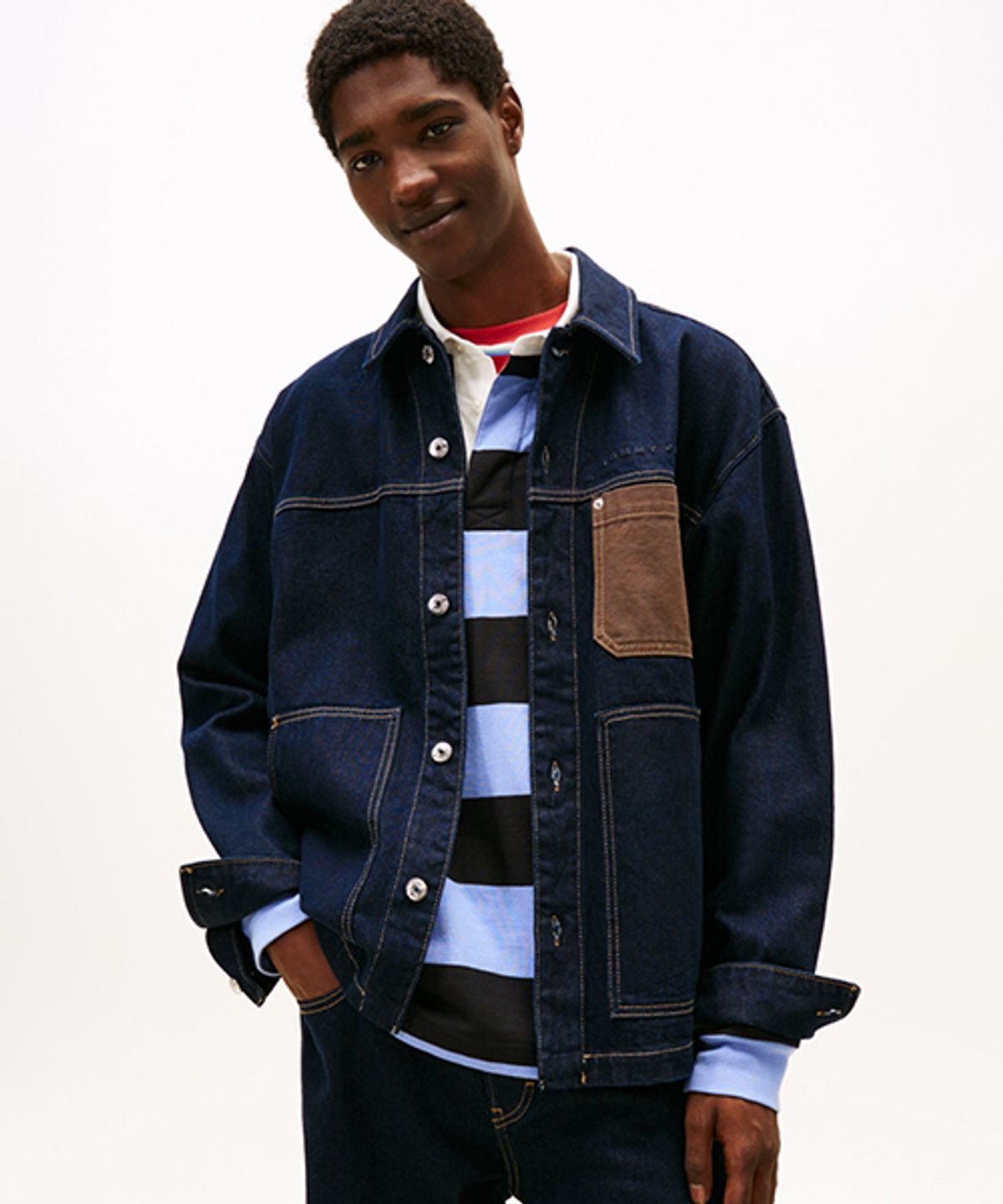 타미진스(TOMMY JEANS) 릴렉스 핏 데님 초어 재킷 (T32G0NJC12TMT11BK)