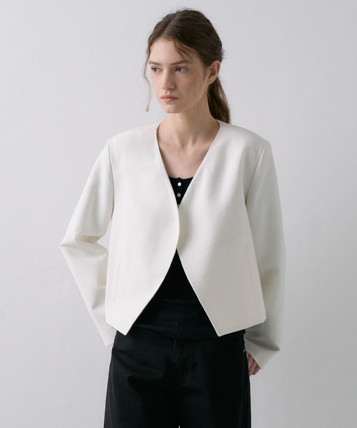 라메레이(LAMEREI) V-Neck Curved Short Jacket[LMBFSPJK110]-2color