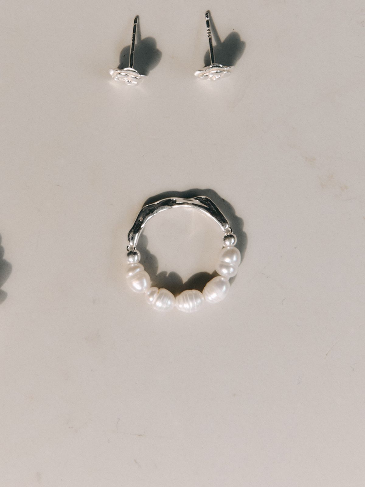 이너프(ENUFF) (silver 925) Half Pearl Ring