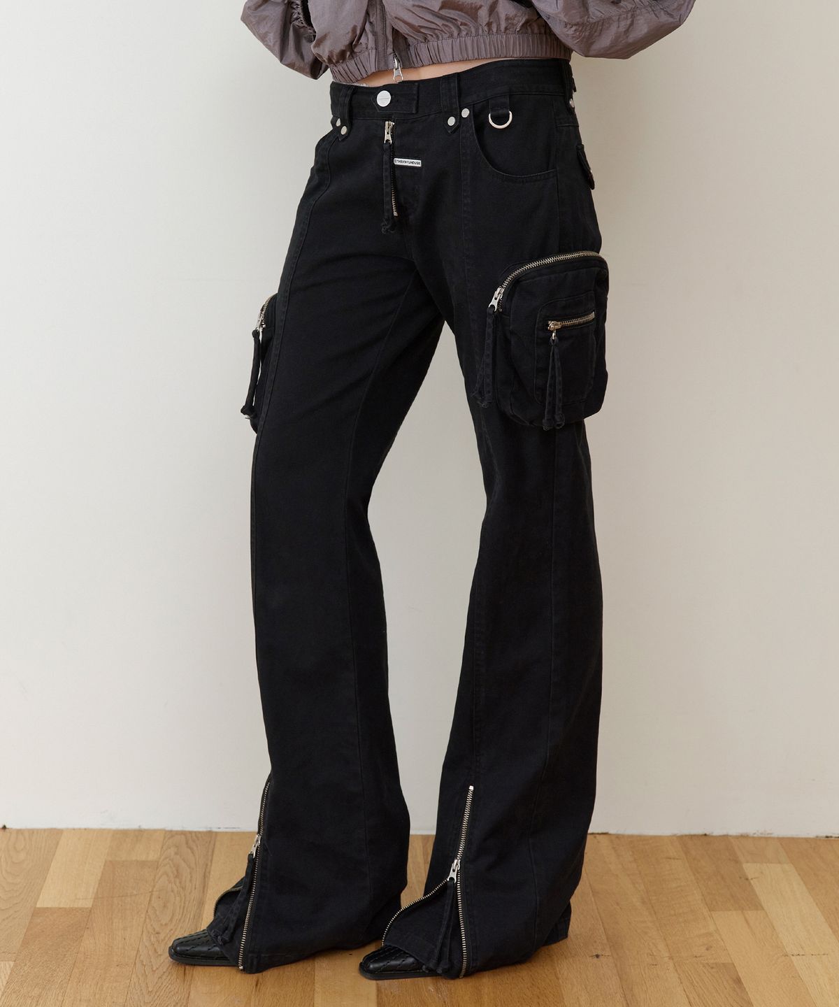 더바이닐하우스(THEVINYLHOUSE) WASHED MILITARY CARGO PANTS(W) BLACK