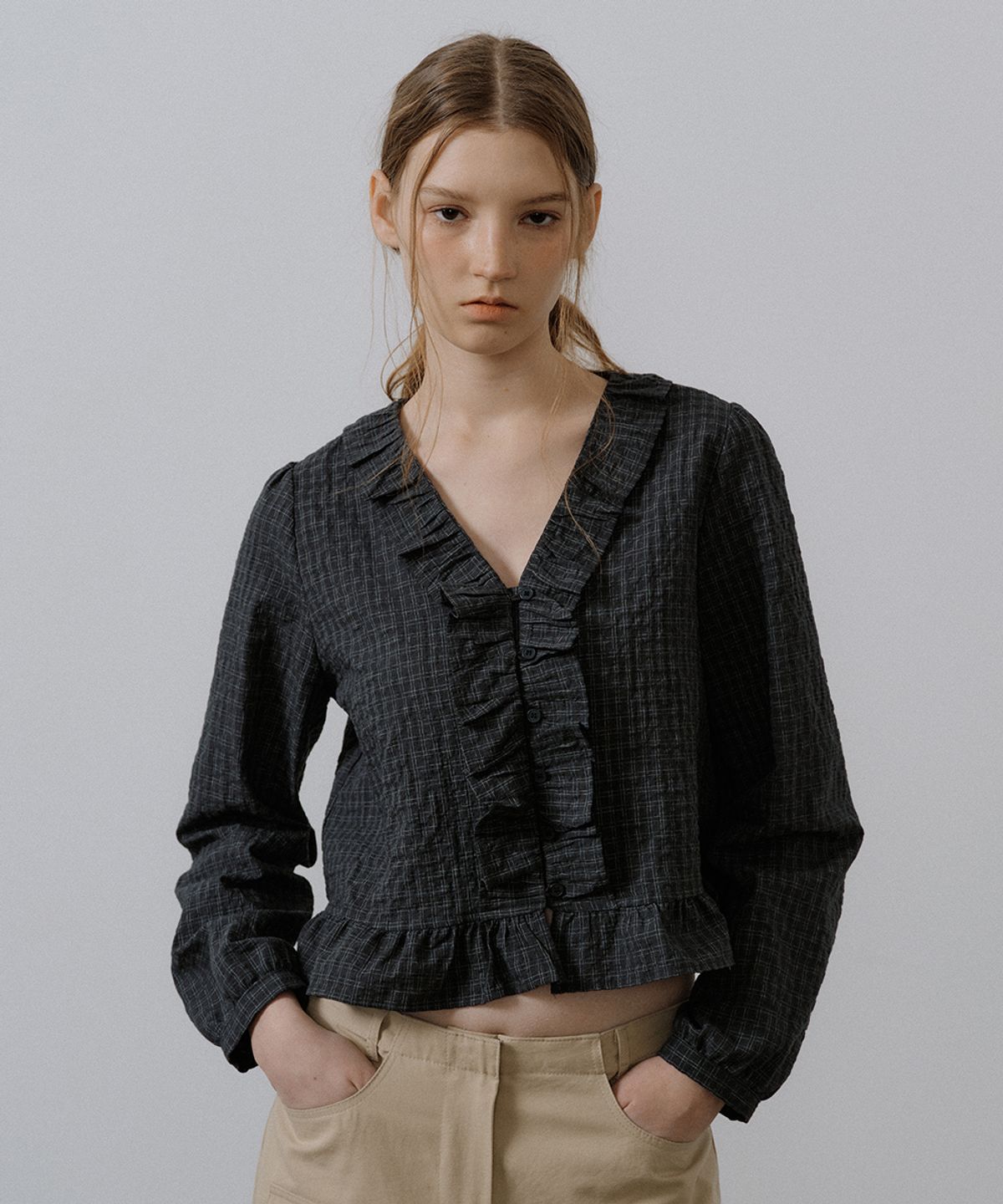 프리버07(FRIVER07) Ruffle v-neck check blouse [FRSP05BL01]_Charcoal