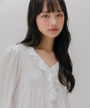 프릴 넥 핀턱 블라우스 (화이트)