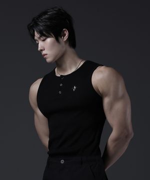 글로리 헨리넥 슬리브리스 [블랙]