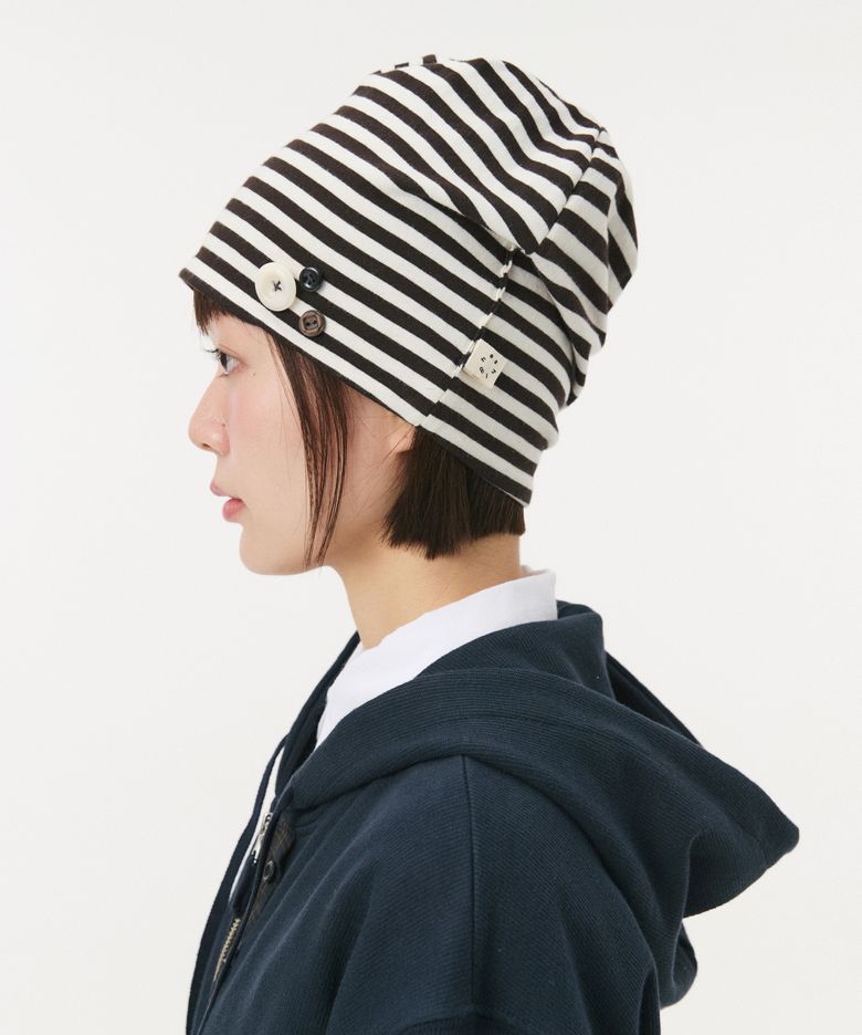 REVERSIBLE BUTTON BEANIE, BROWN