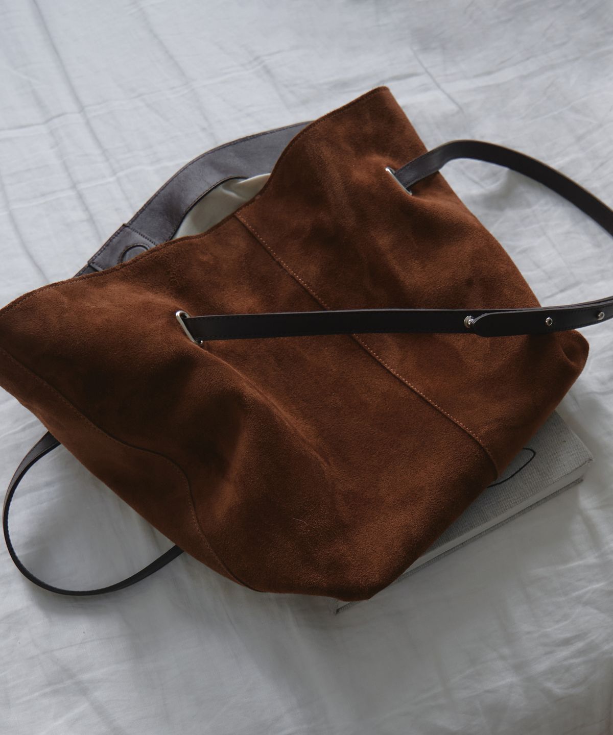 엘리오티(ELLIOTI) Arden Hobo Bag_Tobacco
