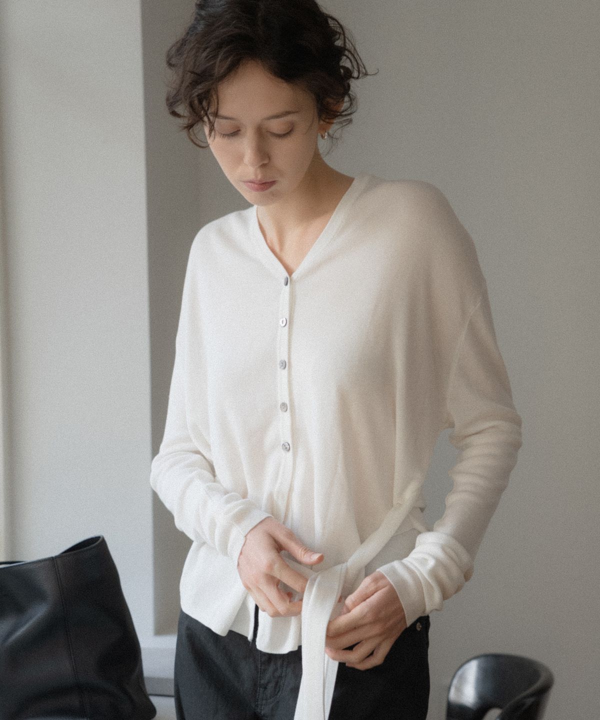 엘리오티(ELLIOTI) Serena Wrap Button Cardigan_3Color