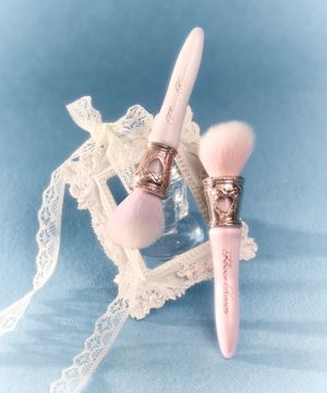 버니 가든 컬렉션 앵글드 블러셔 브러시