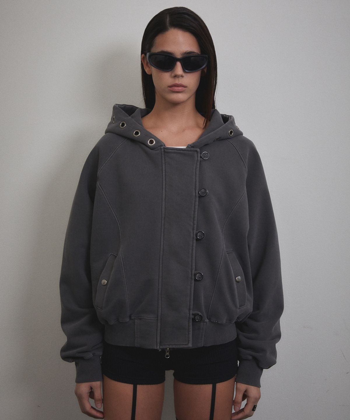 분트(VOONT) Eyelet Button Two-Way Hood Zip-Up (CHARCOAL)
