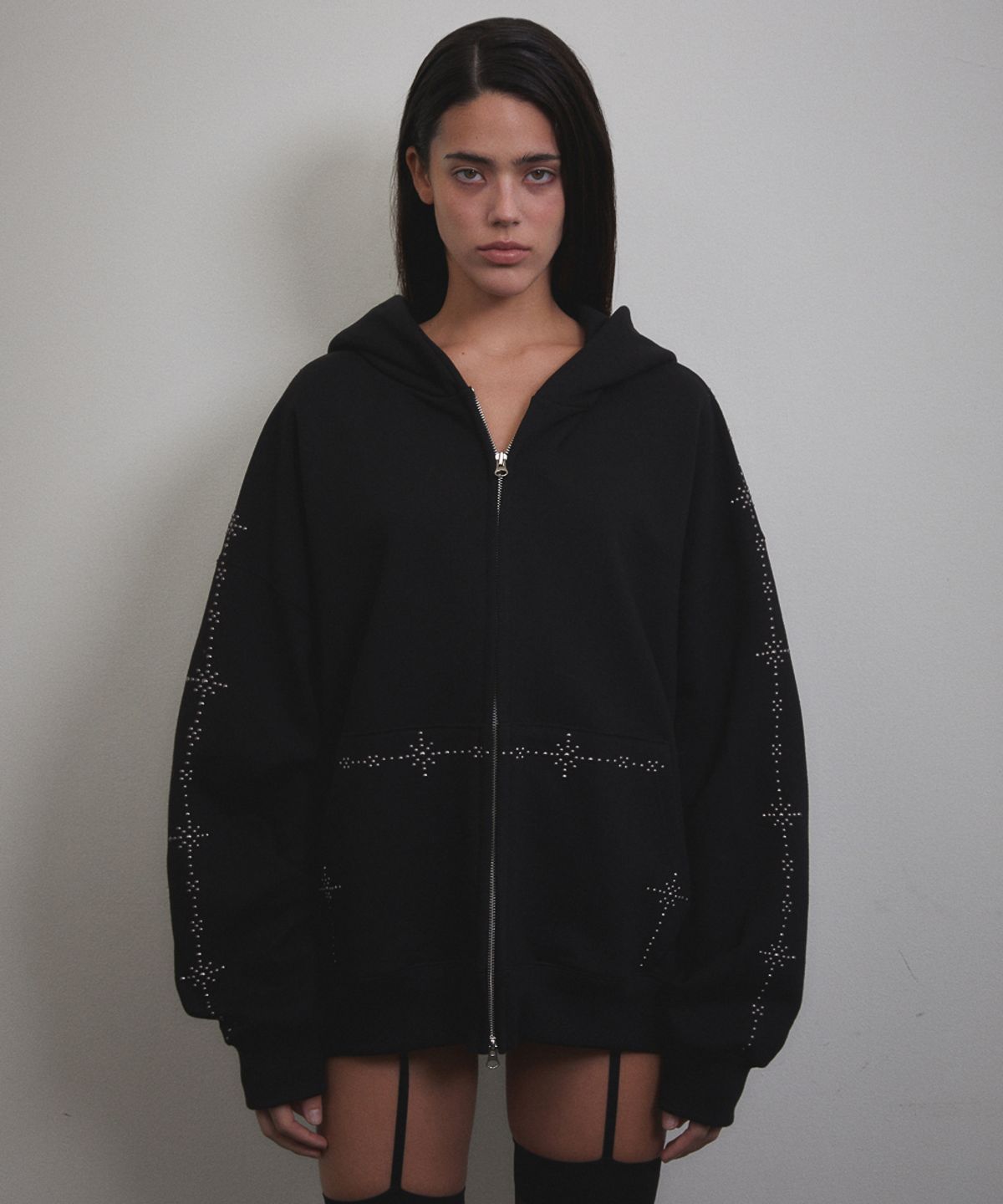 분트(VOONT) Stud Line Hood Zip-up (BLACK)
