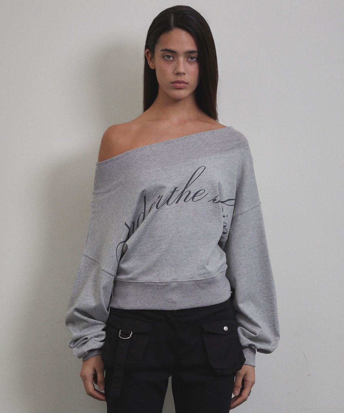 분트(VOONT) Lettering Off Shoulder Sweatshirt (GRAY)