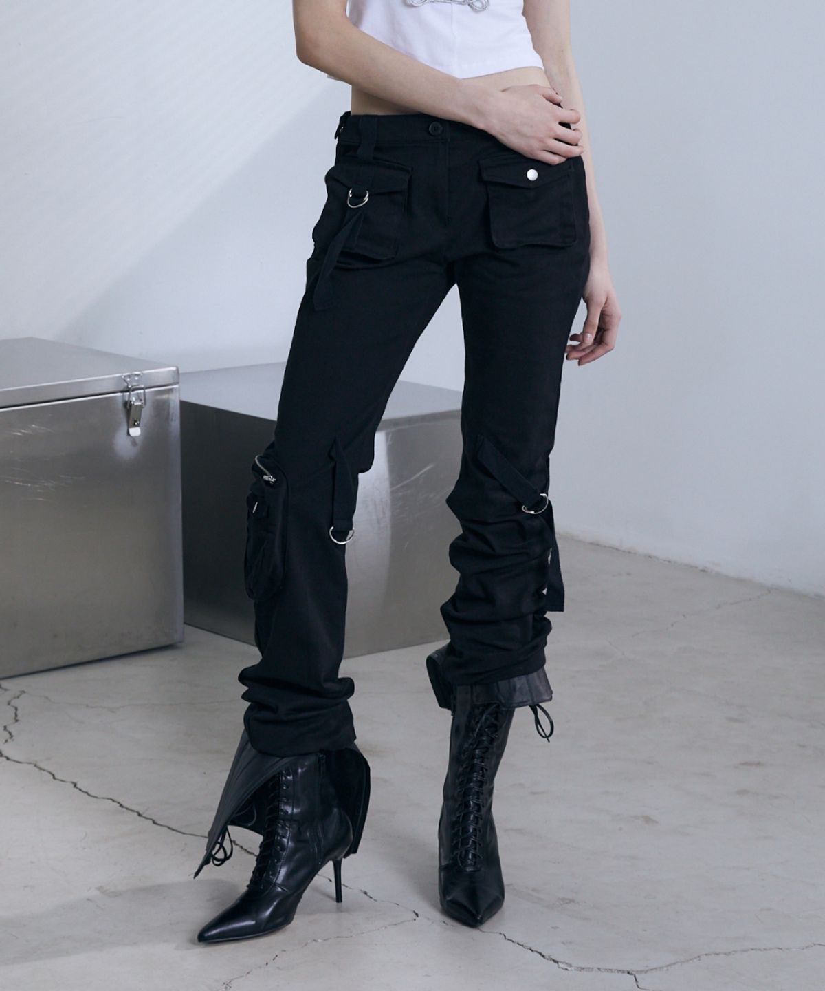 분트(VOONT) Cargo Strap Pocket Pants (BLACK)
