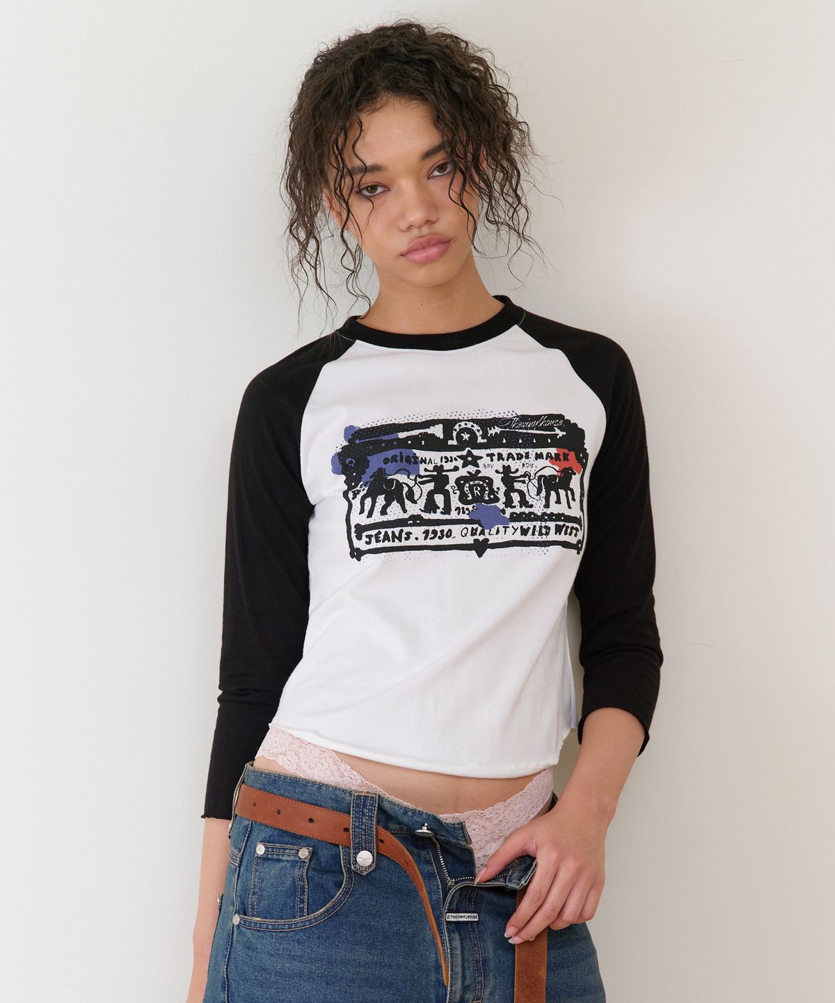 더바이닐하우스(THEVINYLHOUSE) COWBOY PICTOGRAM RAGLAN LS TEE WHITE