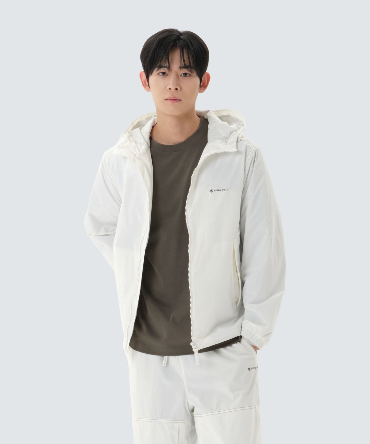 스노우피크 어패럴(SNOWPEAK APPAREL) 경량 타슬란 윈드스토퍼 후드 바람막이 (S26SMPJK02) Off White