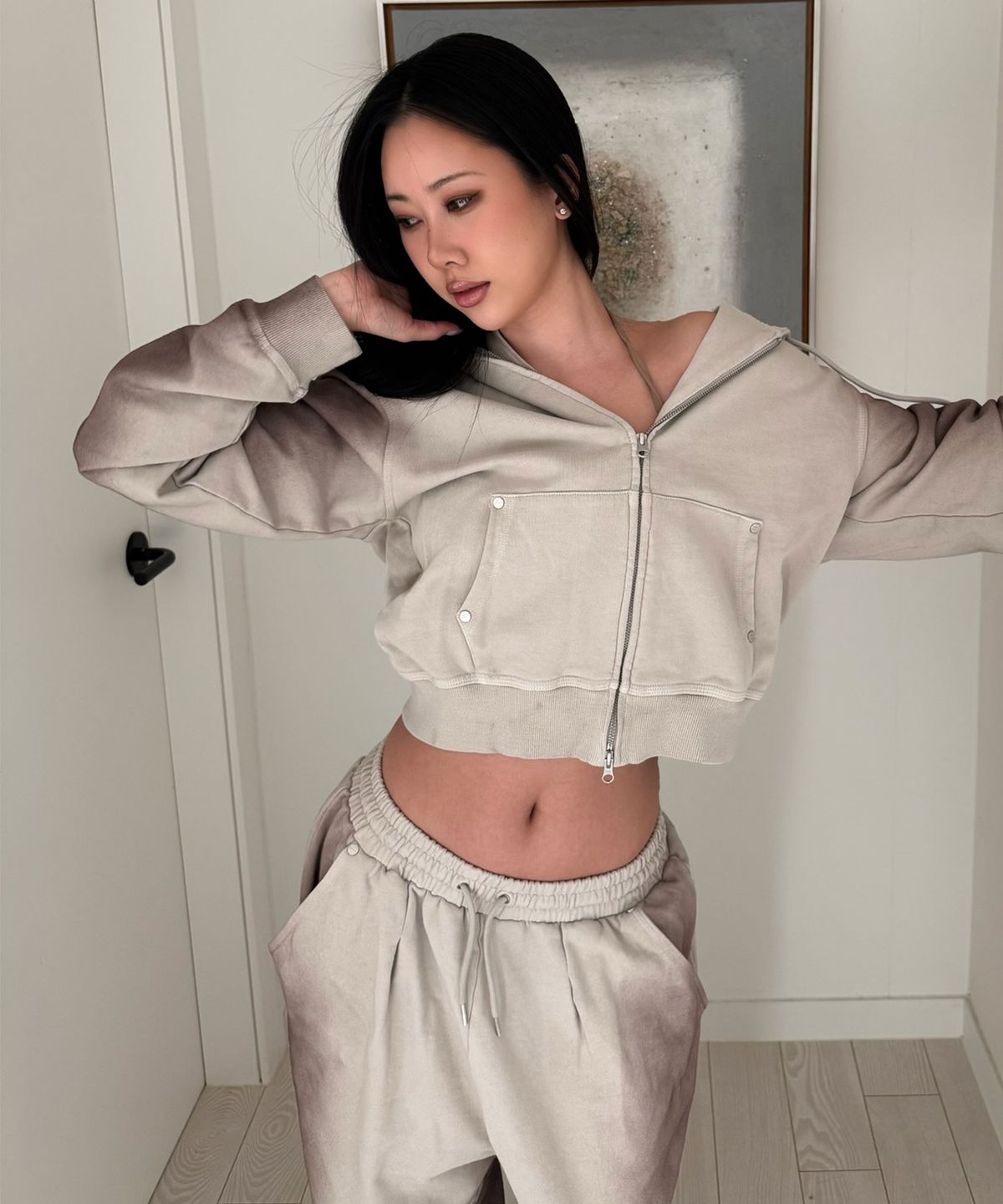 더바이닐하우스(THEVINYLHOUSE) DYED CROP HOODIE ZIP-UP(W) BEIGE