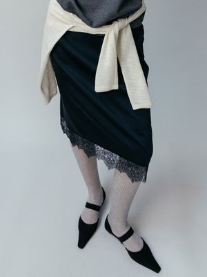 [정려원 착용] Glossy Lace-Trimmed Midi Skirt SW6SS686-24