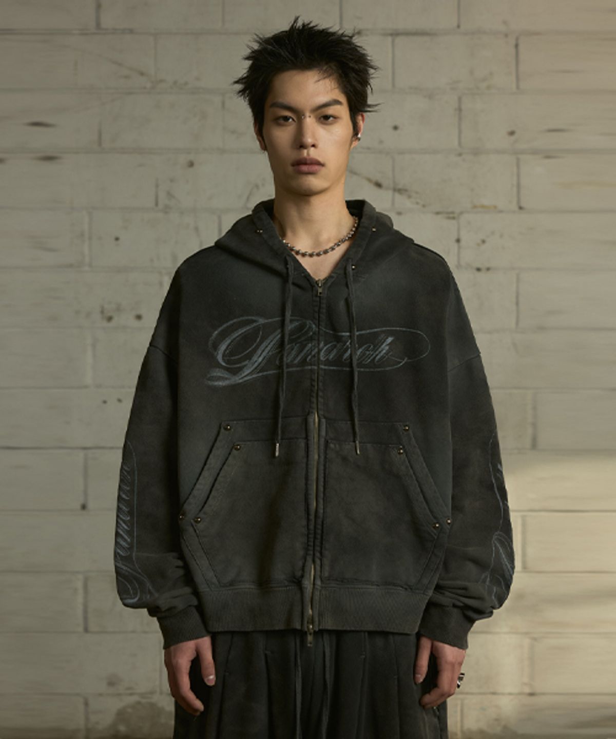 랜 아카이브(LANARCHIVE) [0112] 빈티지 워시드 스터드 로고 집업 후디 - 차콜