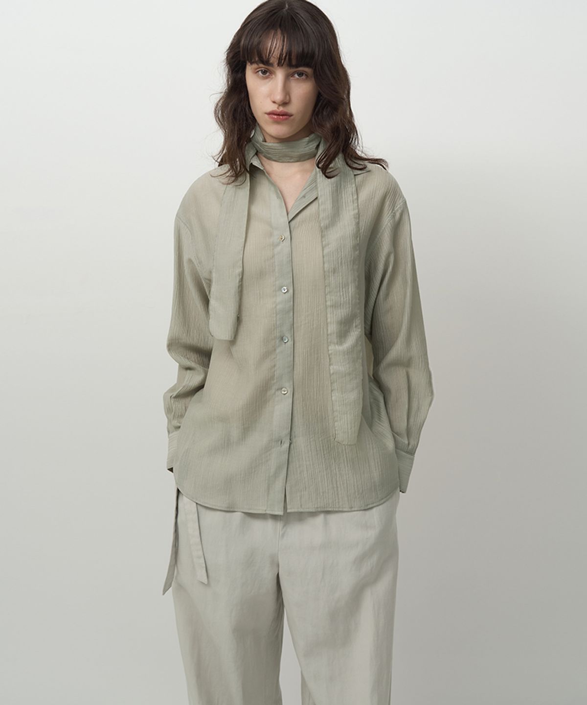 러프사이드 화이트라벨(ROUGH SIDE WHITE LABEL) [Scarf set] Wrinkle Shirt Sage