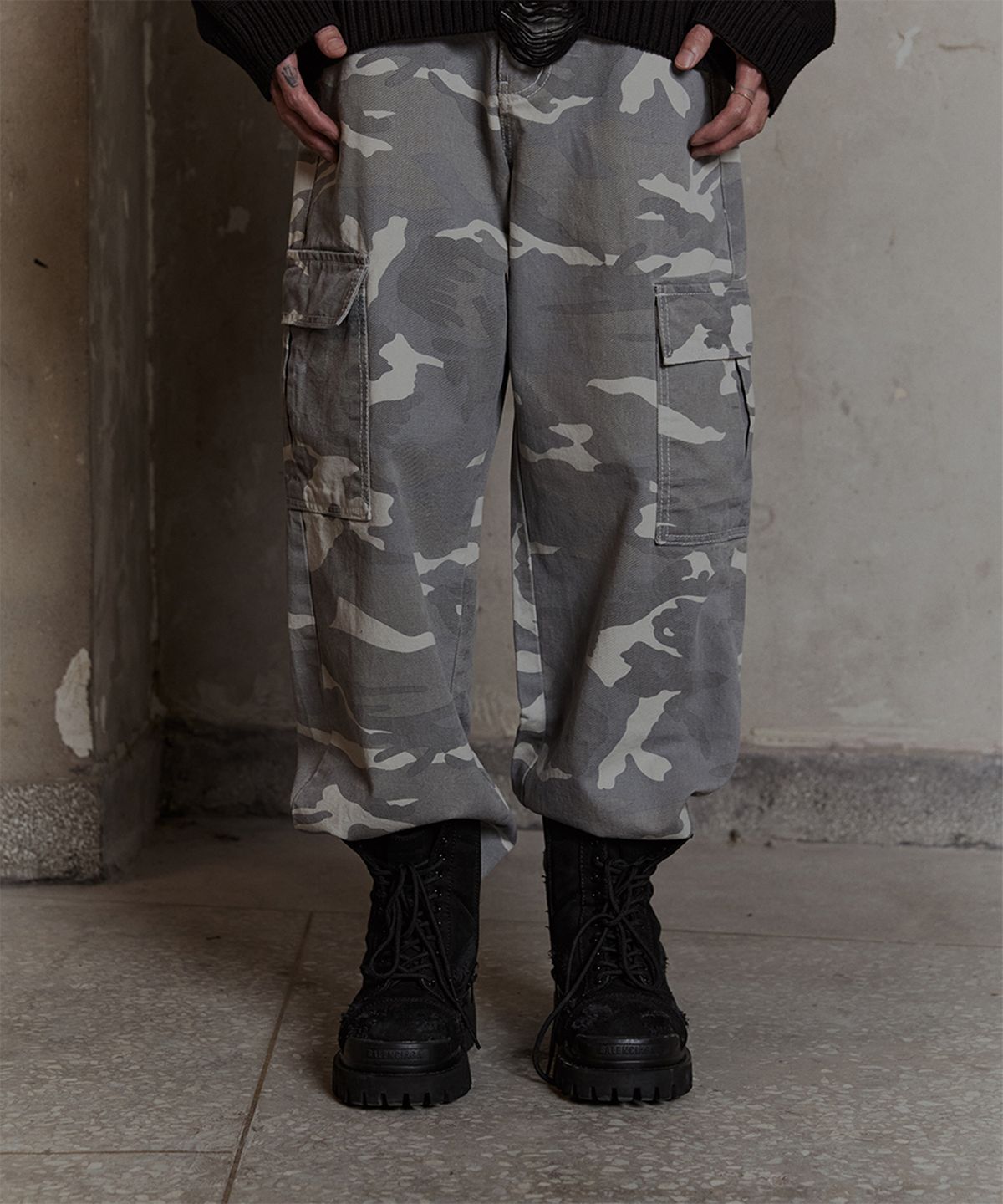 덤(THUMB) Camo wide cargo pants white