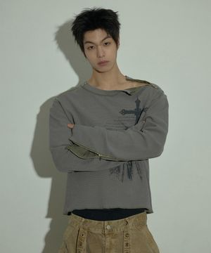 [0106] 고딕 숄더 지퍼 와플 롱슬리브 - 카키