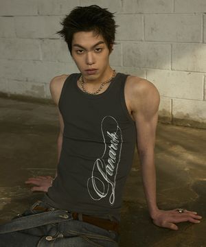 [0102] 사이드 타이포그래피 슬리브리스 - 차콜